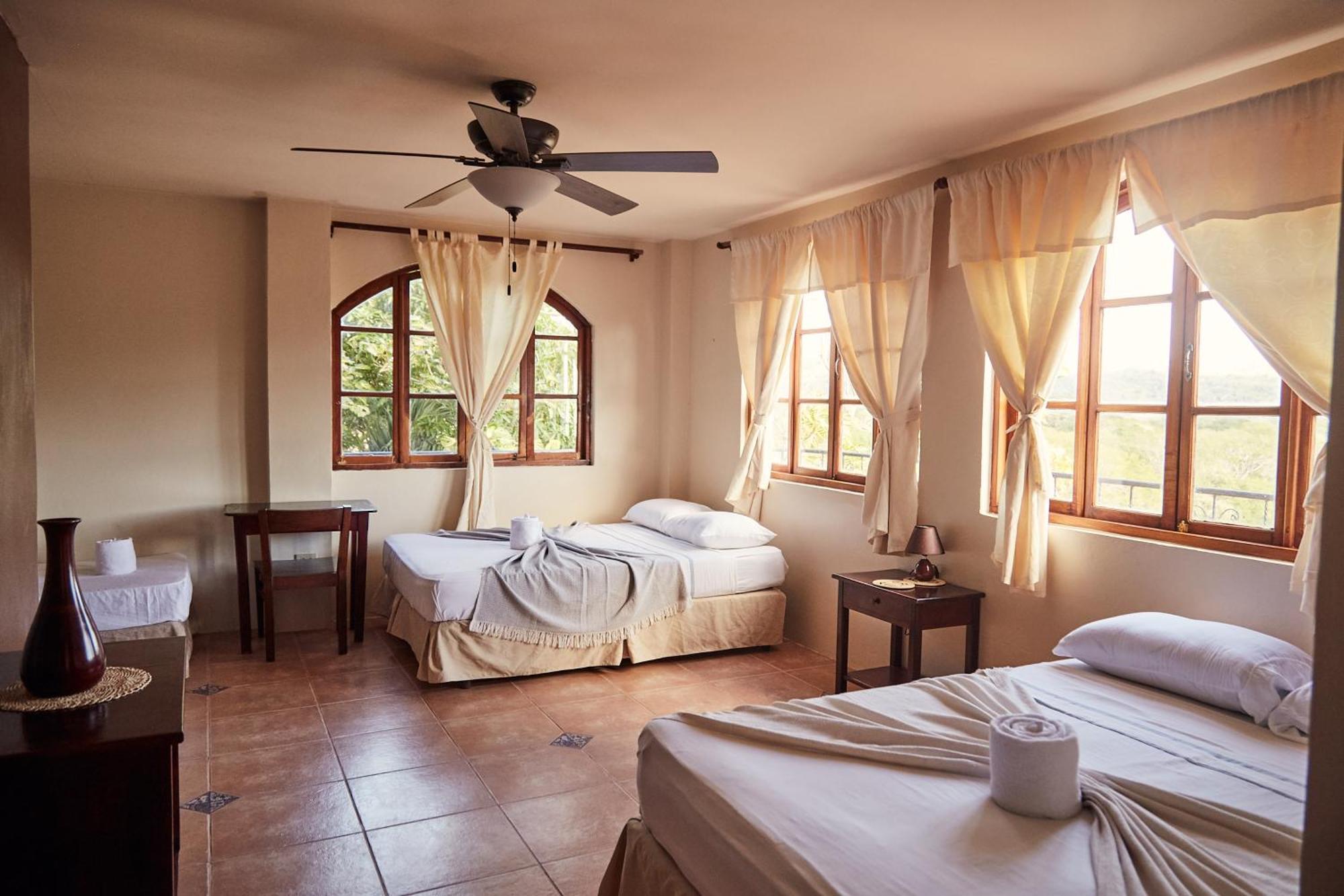 Beachside Stay At Villa Viyarte Сан-Хуан-дель-Сур Экстерьер фото