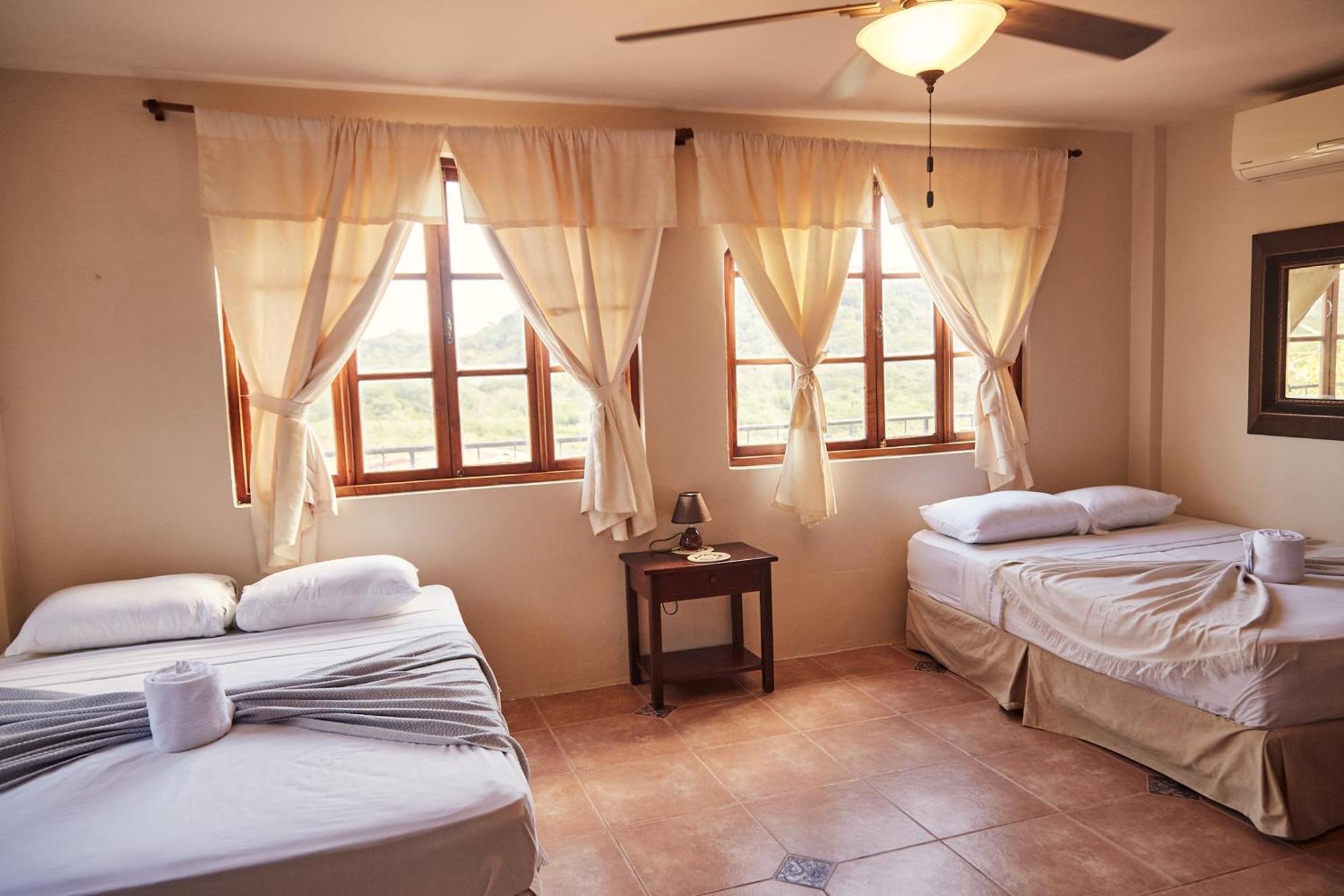 Beachside Stay At Villa Viyarte Сан-Хуан-дель-Сур Экстерьер фото